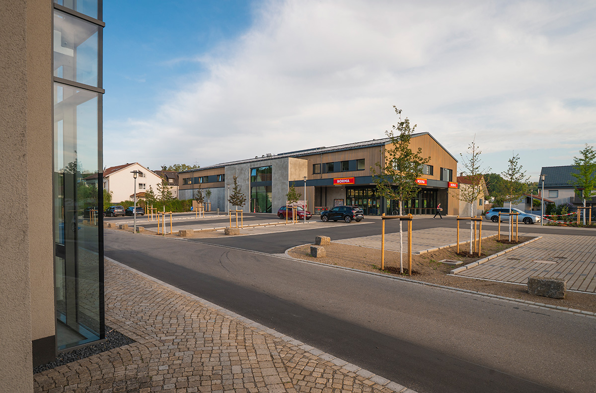 Einkaufszentrum Heidenbühlpark in der Ortsmitte Berkheim