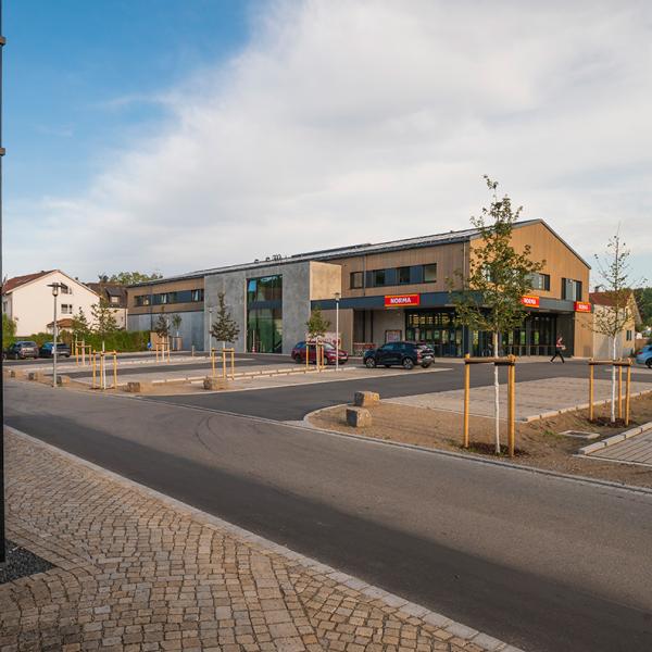 Einkaufszentrum Heidenbühlpark in der Ortsmitte Berkheim